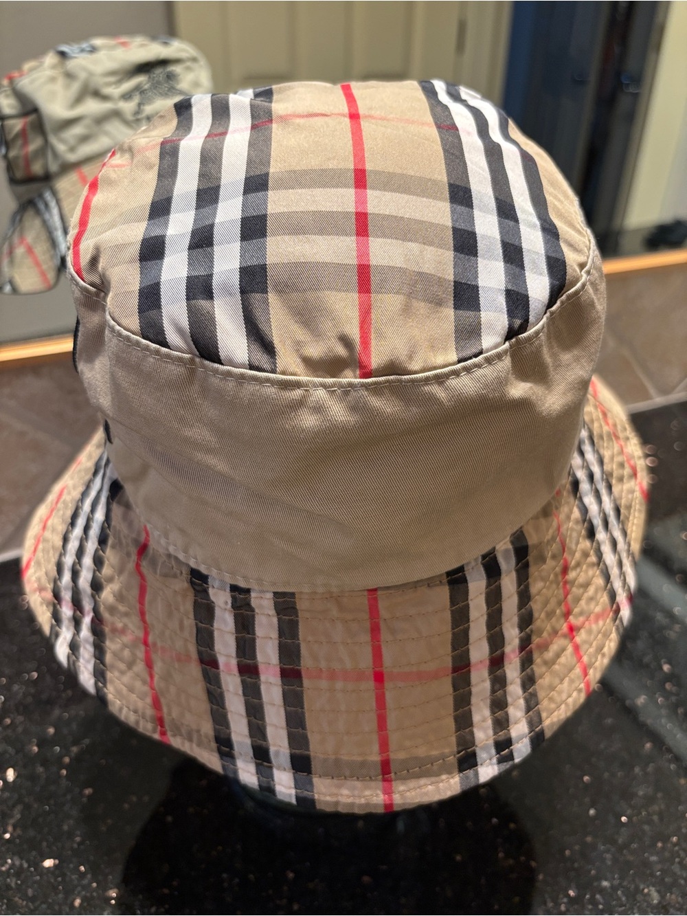 Burberry London Classic Vintage Check Bucket Hat with Embroidered Logo - Picture 6 of 12